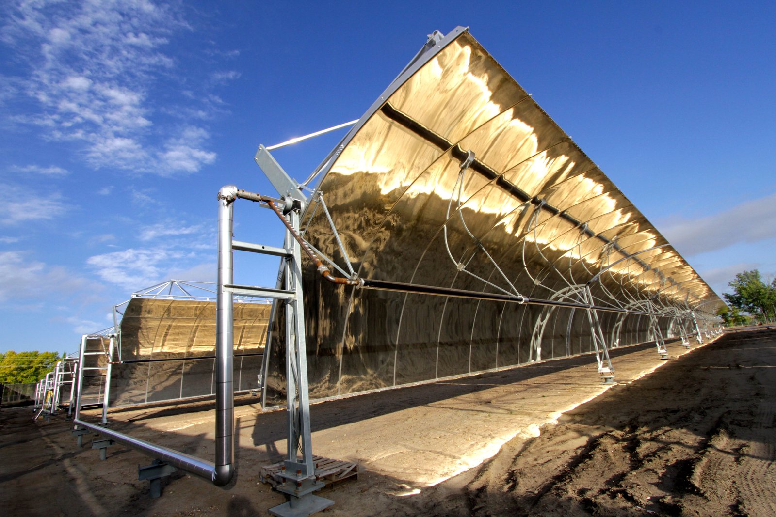 This concentrated solar thermal plant will supply superheated fluid to the city’s natural gas fired power plant, enough to generate one megawatt of electricity. Photo David Dodge, Green Energy Futures