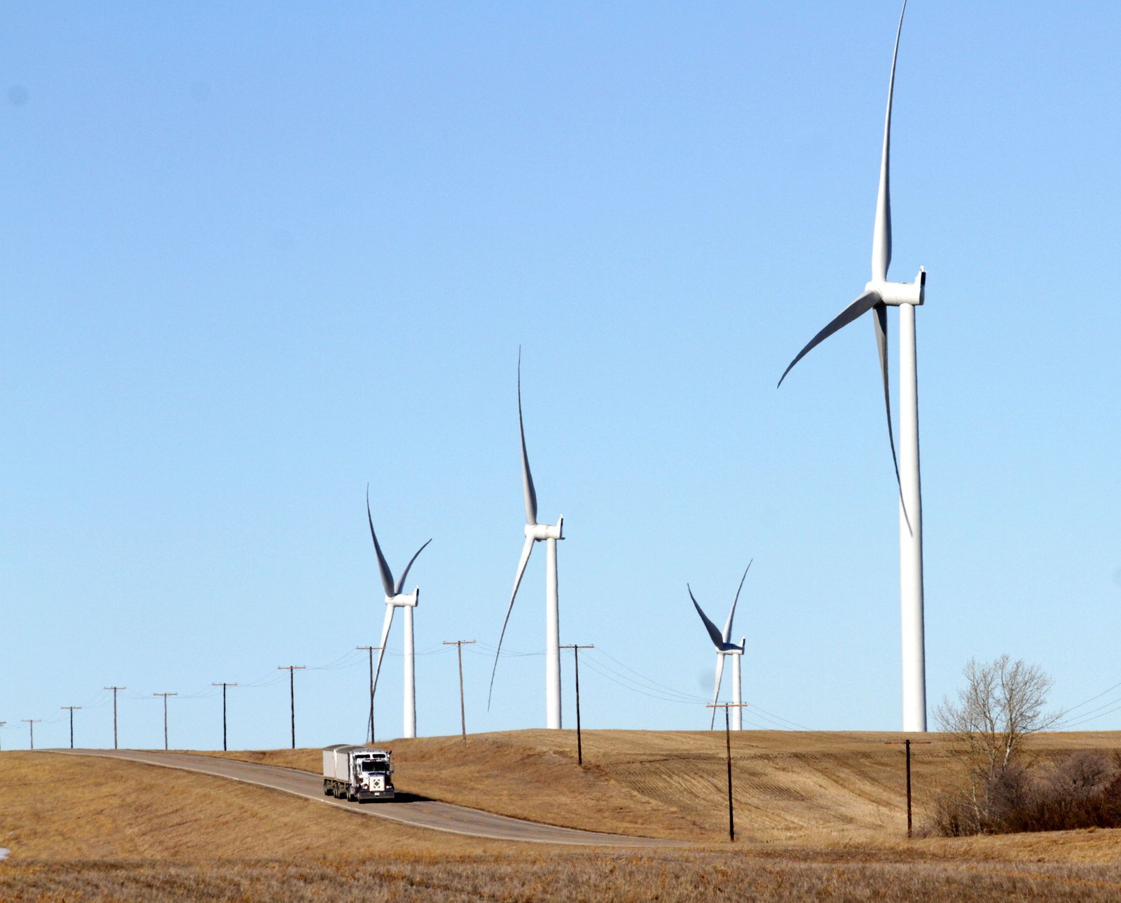 Saskatchewan will add another 1,700 megawatts of wind capacity between now and 2030 to reach their goal of 50% of generation capacity. This naturally means actual generation by renewables will be much lower due to capacity factors of less than 50%. Photo David Dodge, GreenEnergyFutures.ca